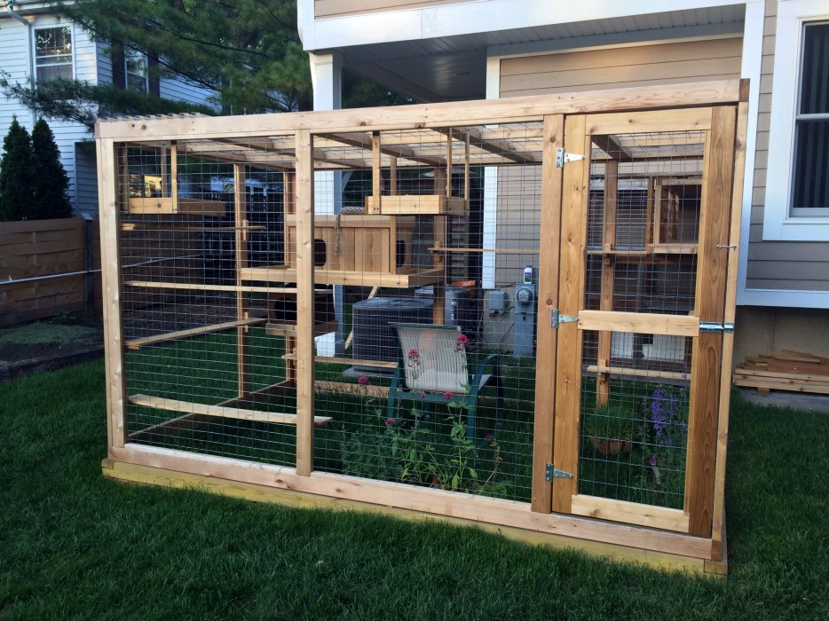 Homemade Outdoor Cat House Iz Every Cat s Dream