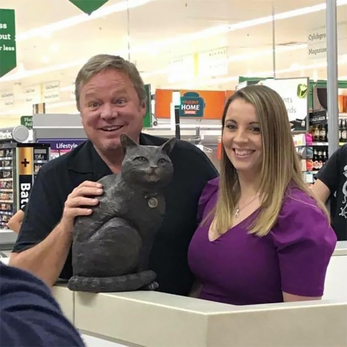 supermarket cat statue 9