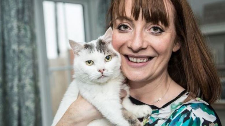 cat who saved owners life gets award